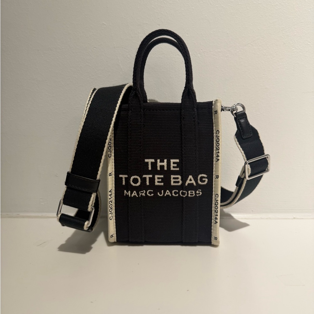 NWT Marc Jacobs The Tote Bag phone size